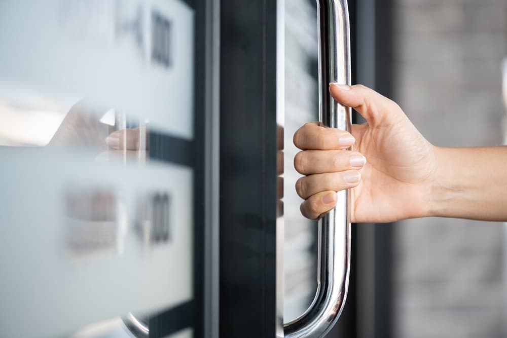 ¿Problemas con la puerta de tu hogar o local comercial? Nos encargamos de su apertura