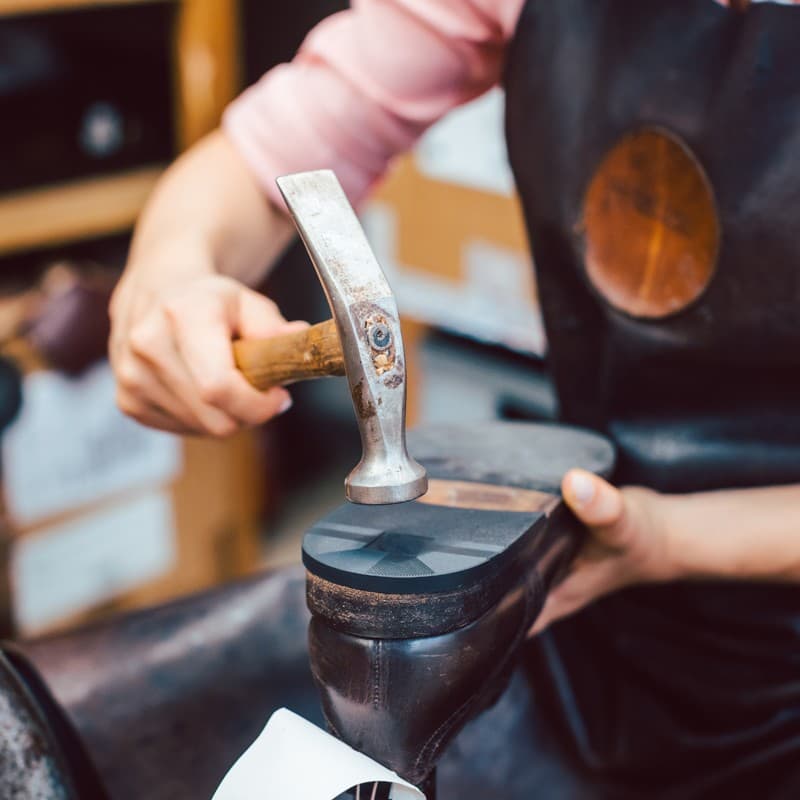 Servicio de reparación de calzado en Ferrol económico y rápido